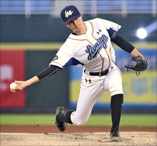 黃子鵬昨對羅德隊先發6局拿下勝投,不但替桃猿出了一口氣,也成就了自己今年在一軍的「首場先發勝」。(記者陳志曲攝) 黃子鵬昨對羅德隊先發6局拿下勝投,不但替桃猿出了一口氣,也成就了自己今年在一軍的「首場先發勝」。(記者陳志曲攝)