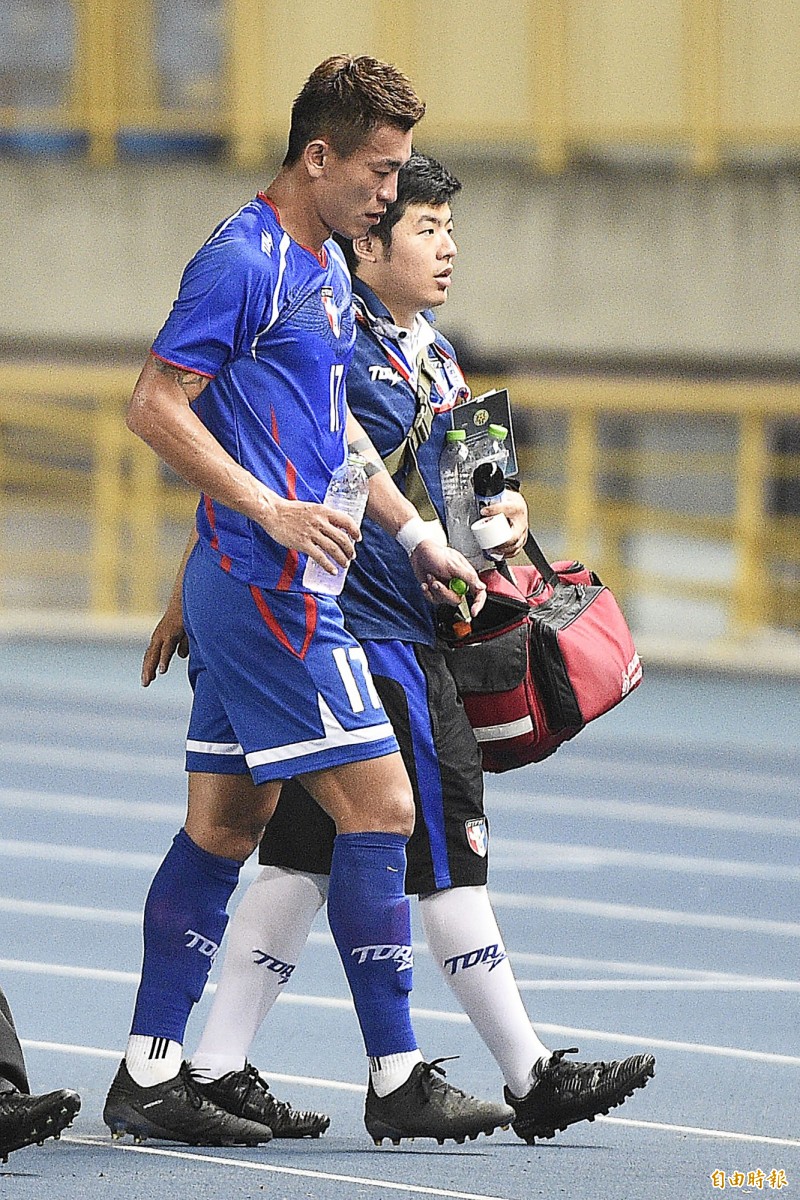 台灣隊長陳柏良受傷退場。（記者陳志曲攝）