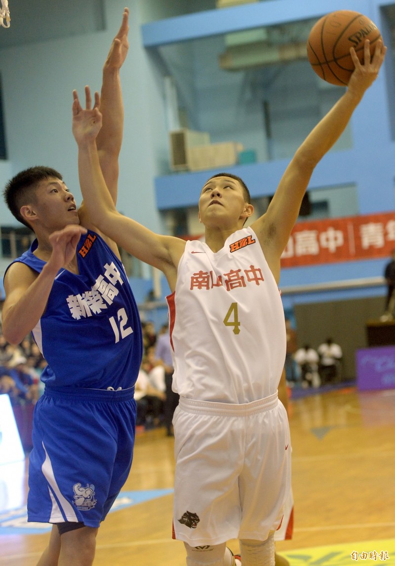 南山林心翔上籃得分（記者林正堃攝）