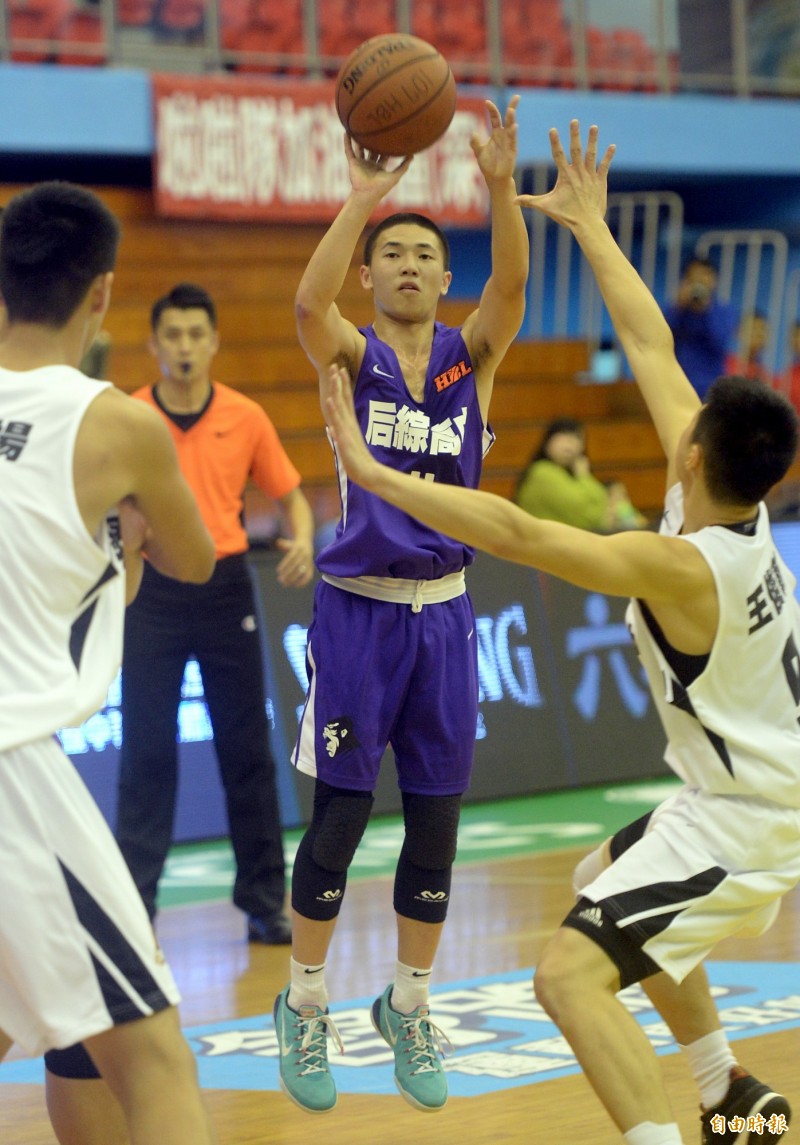 后綜李齊外線出手得分（記者林正堃攝）
