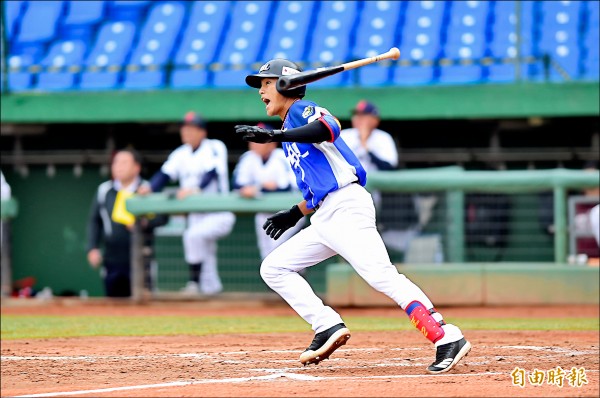 中職聯隊李宗賢2局上一棒清壘3打點,獲選單場MVP。(記者廖耀東攝) 中職聯隊李宗賢2局上一棒清壘3打點,獲選單場MVP。(記者廖耀東攝)