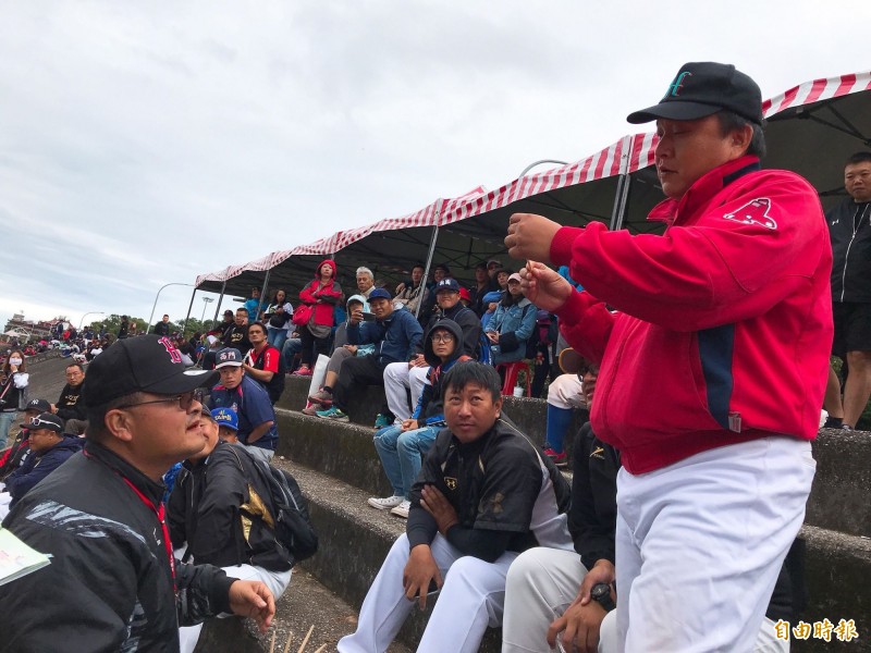 第六屆花蓮台彩威力盃少棒賽複決賽抽籤。（記者徐正揚攝）