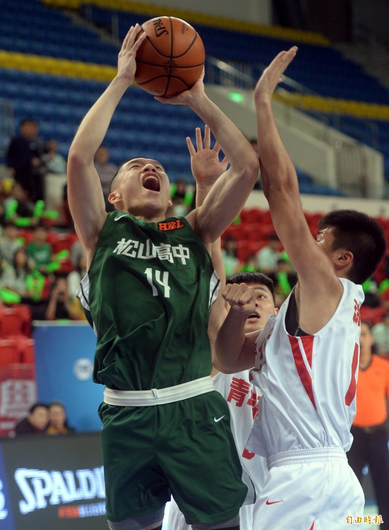 章富溢強攻得分。（記者林正堃攝）