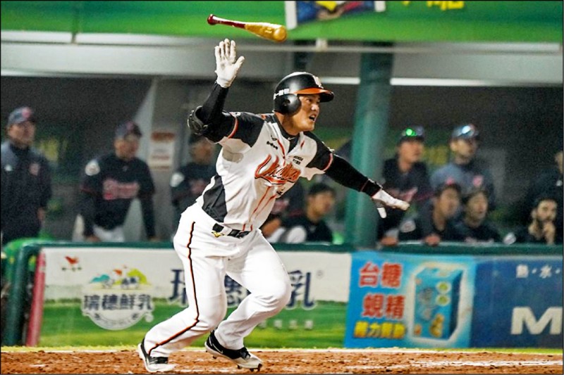 林勝傑第9局開砲,最終兩隊1:1握手言和。(統一獅提供) 林勝傑第9局開砲,最終兩隊1:1握手言和。(統一獅提供)
