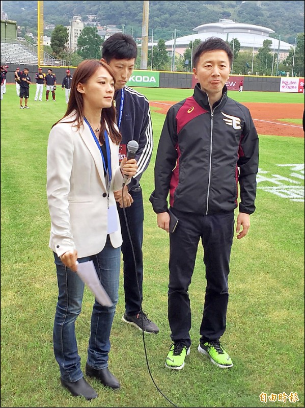 樂天金鷲球場本部長川田喜則（右）希望透過交流賽，開發台灣觀光與球迷市場。（記者羅志朋攝）