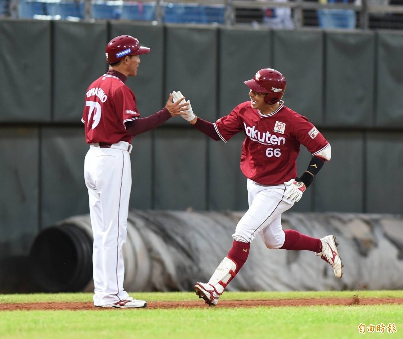 村林一輝擊出追平全壘打。（記者劉信德攝）