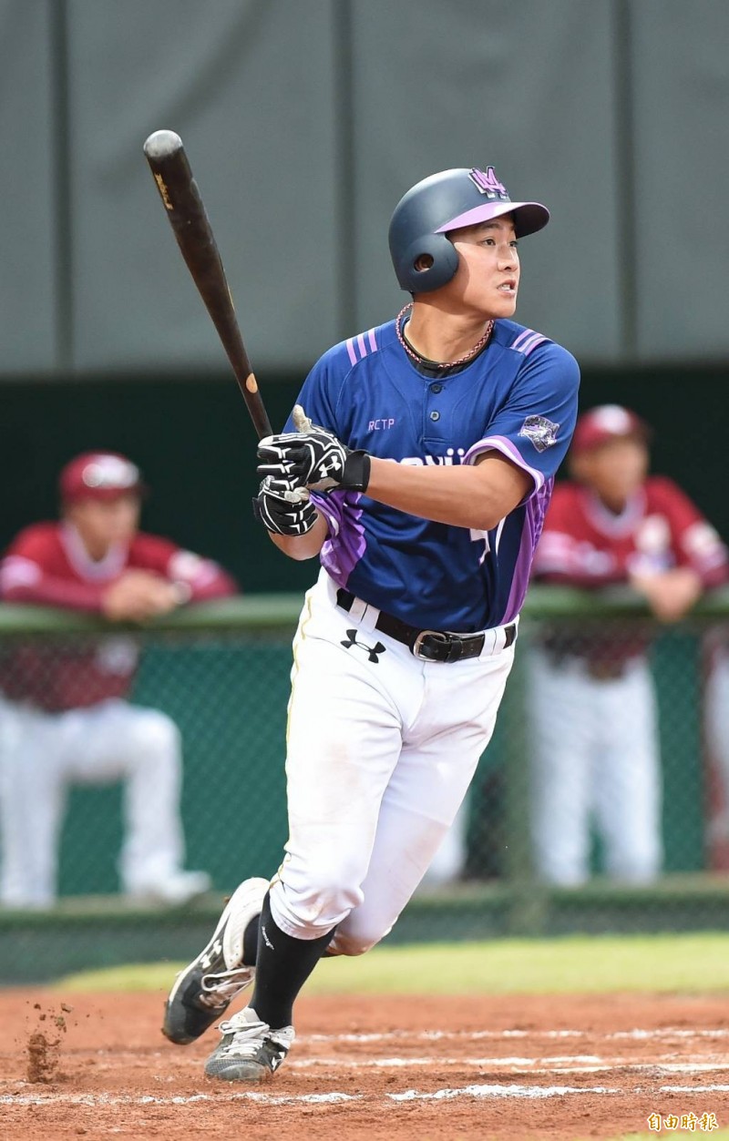 梁家榮擊出三壘安打。（記者劉信德攝）