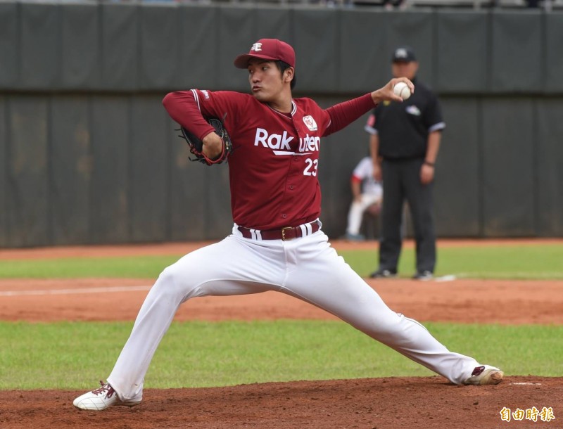 樂天先發弓削隼人。（記者劉信德攝）