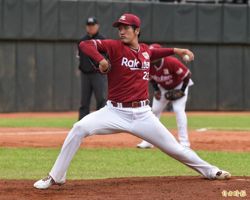 樂天先發弓削隼人。（記者劉信德攝）