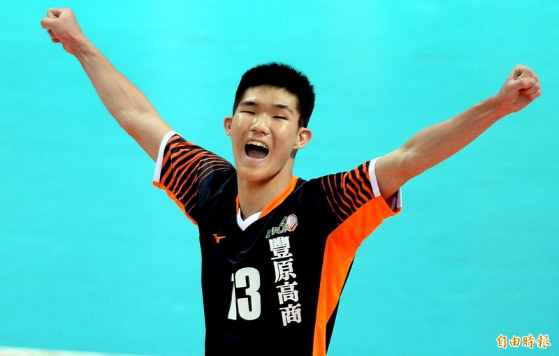 豐商黃鷹。（記者林正堃攝）