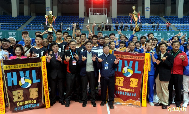 豐商與東山分獲男女組冠軍。（記者林正堃攝）