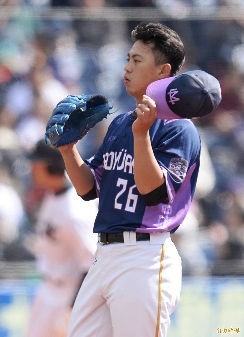 Lamgio桃猿先發葉家淇一個人都沒解決就退場。（特派記者林正堃攝）