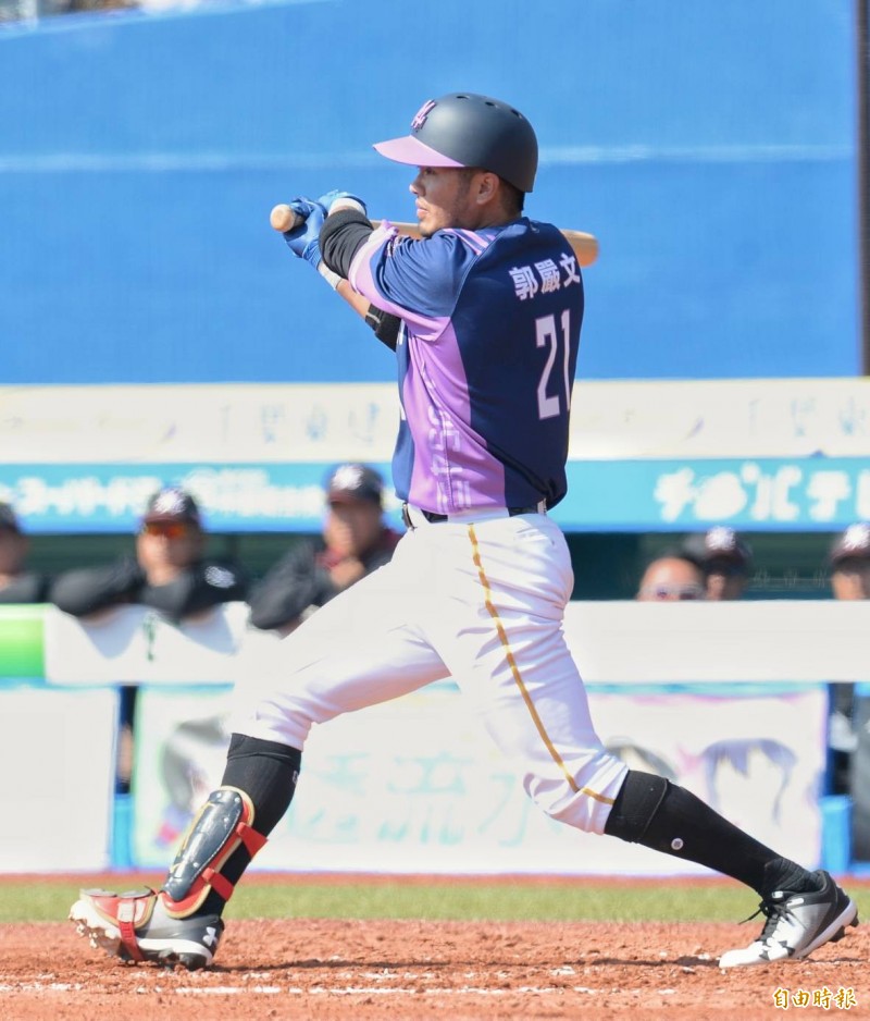 郭嚴文敲適時安打。（特派記者林正堃攝）