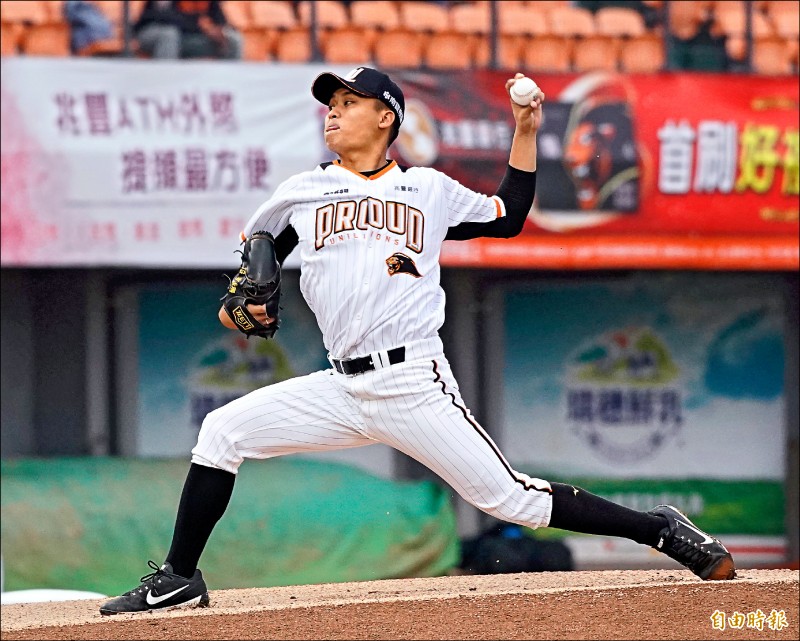統一獅江辰晏先發6局無失分,連續2年在主場開幕戰先發奪勝。
(記者黃志源攝) 統一獅江辰晏先發6局無失分,連續2年在主場開幕戰先發奪勝。
(記者黃志源攝)