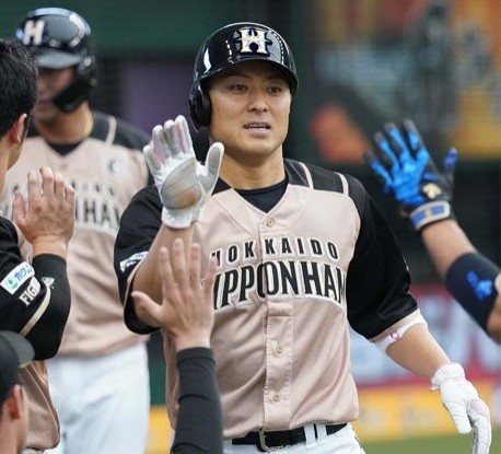 頂替王柏融打5棒指定打擊的田中賢介猛打賞。（取自火腿推特）