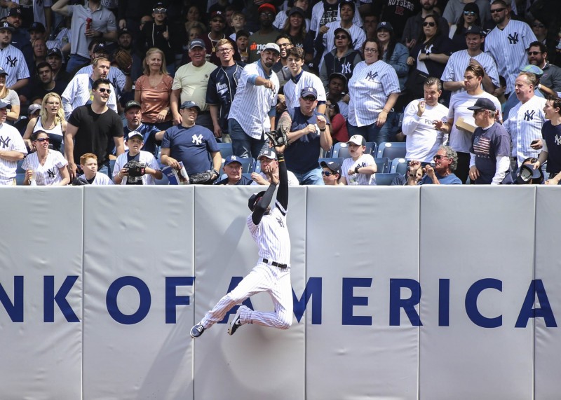 梅賓美技沒收雙城隊的三分砲。（今日美國）