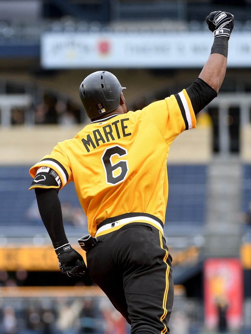 馬堤敲再見轟繞壘慶祝。（法新社）