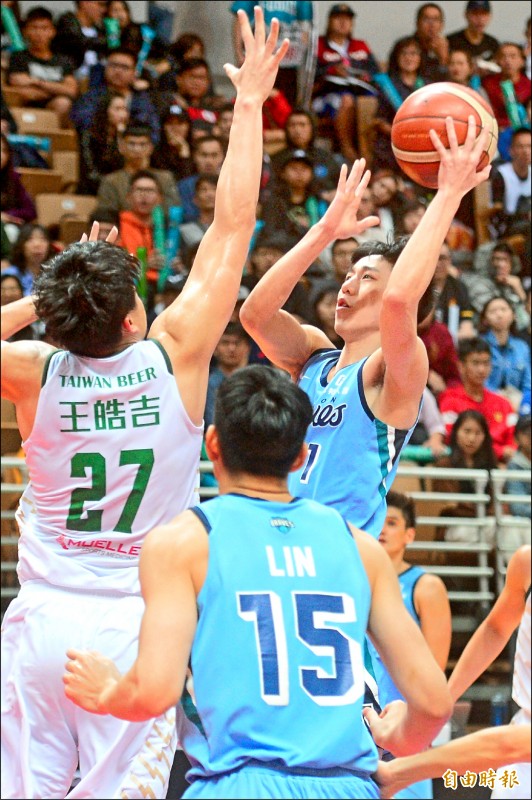 林書緯（右，記者王藝菘攝）