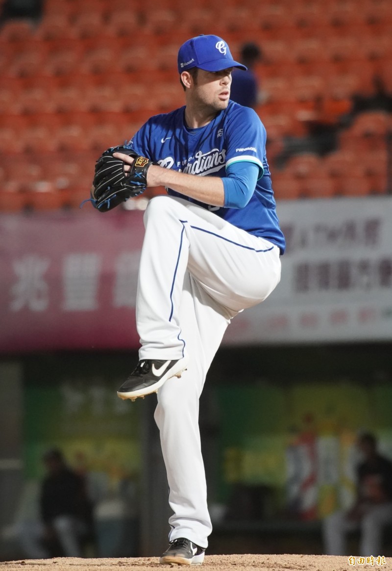 富邦悍將先發投手羅力。（記者黃志源攝）