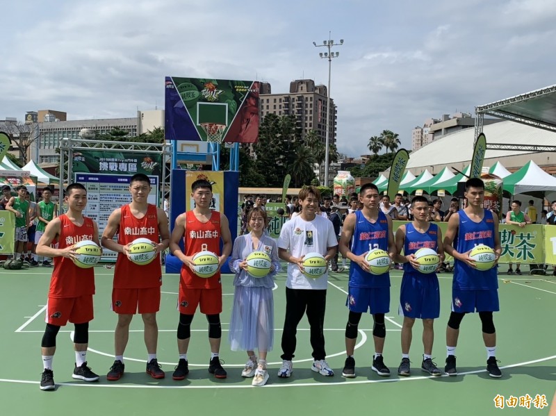 能仁家商與南山高中再次對決。（記者吳孟儒攝）