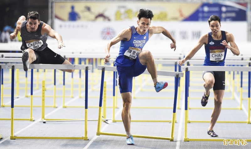 臺灣選手陳奎儒（中）。（記者陳志曲攝）