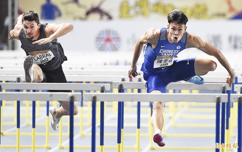 臺灣選手陳奎儒（右）奪冠。（記者陳志曲攝）