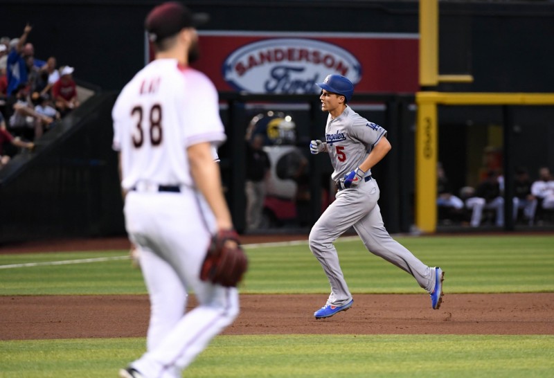 響尾蛇先發投手雷伊挨轟吞敗。（法新社）