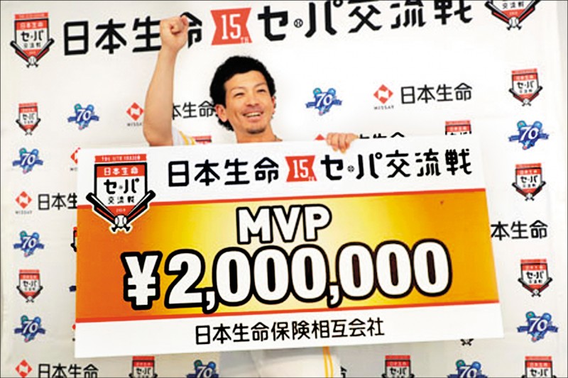 軟銀「熱男」松田宣浩在交流戰打擊率3成48,外帶7轟、14打點,獲選MVP。
(取自軟銀官方網站) 軟銀「熱男」松田宣浩在交流戰打擊率3成48,外帶7轟、14打點,獲選MVP。
(取自軟銀官方網站)