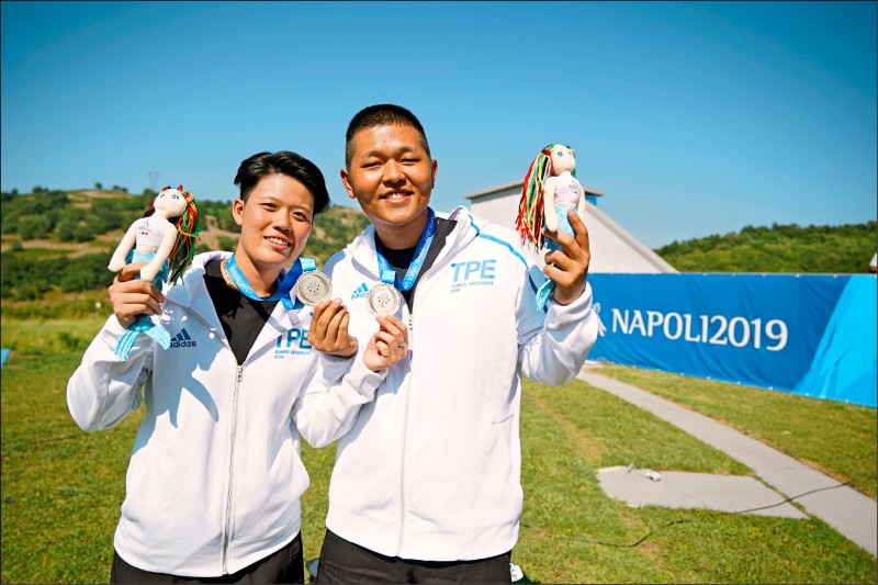 拿坡里世大運不定向飛靶,劉宛渝和楊昆弼混雙聯手出擊,屈居第二。(大專體總提供) 拿坡里世大運不定向飛靶,劉宛渝和楊昆弼混雙聯手出擊,屈居第二。(大專體總提供)