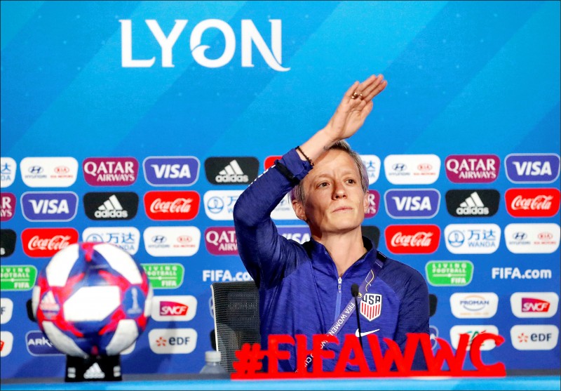 美國女足隊長皮拉諾砲轟國際足球總會(FIFA),直指獎金及賽程安排對女足相當不公平。
(路透) 美國女足隊長皮拉諾砲轟國際足球總會(FIFA),直指獎金及賽程安排對女足相當不公平。
(路透)