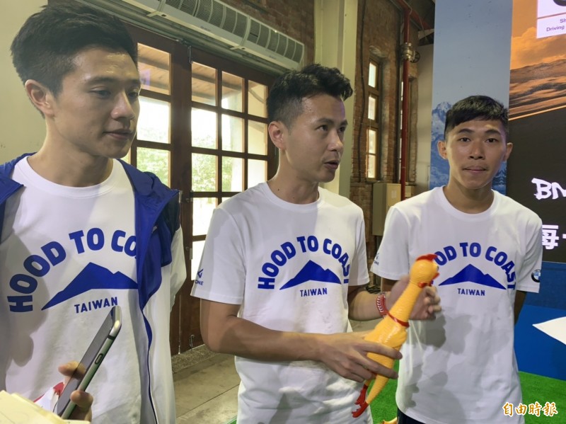 Chicken Attack隊，左起Chris、Peter、阿良。（記者吳孟儒攝）