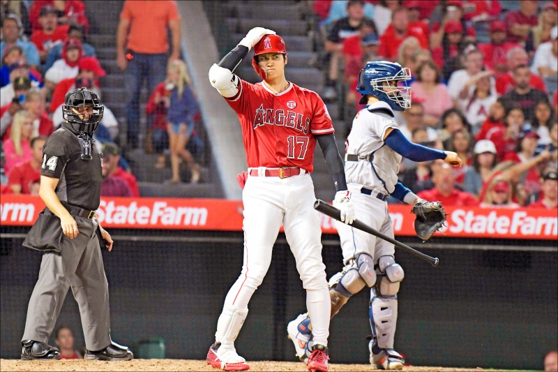 大谷翔平昨敲雙安,但天使仍以2:11慘敗給太空人。
(今日美國) 大谷翔平昨敲雙安,但天使仍以2:11慘敗給太空人。
(今日美國)
