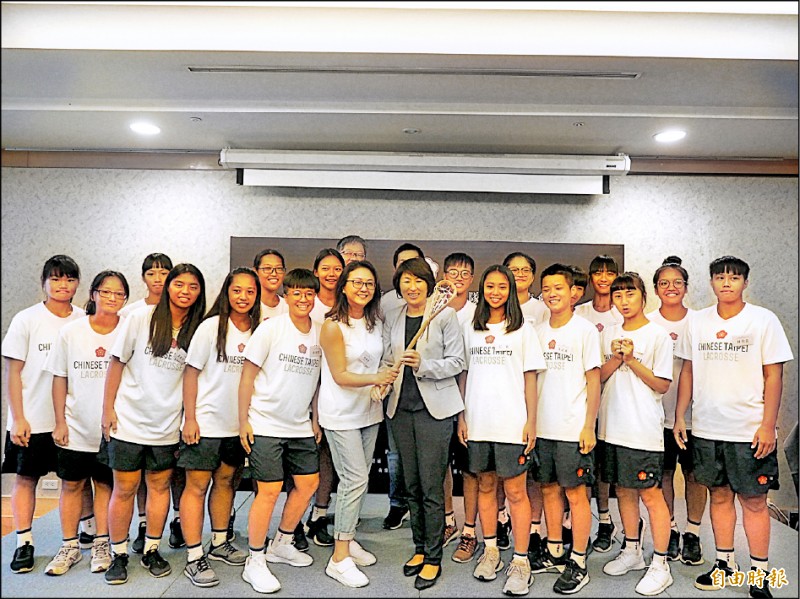 以台東學子為主體的2019中華台北女子袋棍球代表隊,8月1日將赴加拿大參加女子袋棍球U19世界錦標賽。(記者王秀亭攝) 以台東學子為主體的2019中華台北女子袋棍球代表隊,8月1日將赴加拿大參加女子袋棍球U19世界錦標賽。(記者王秀亭攝)