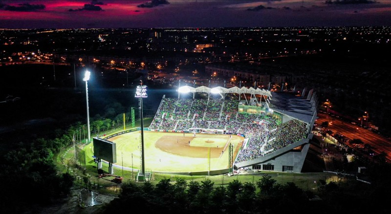 今晚台南這裡最美最亮。2019 第5屆U-12世界盃棒球錦標賽在亞太國際棒球訓練中心少棒球場開打。（台南市政府提供）