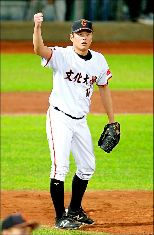桃猿和選秀第一指名新人蘇俊璋簽約,簽約金480萬、激勵獎金70萬。(資料照) 桃猿和選秀第一指名新人蘇俊璋簽約,簽約金480萬、激勵獎金70萬。(資料照)