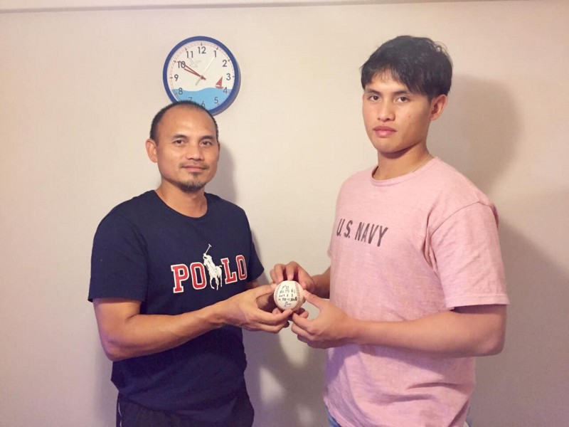 張奕將首勝球獻給父親。（圖片取自張奕粉絲團）