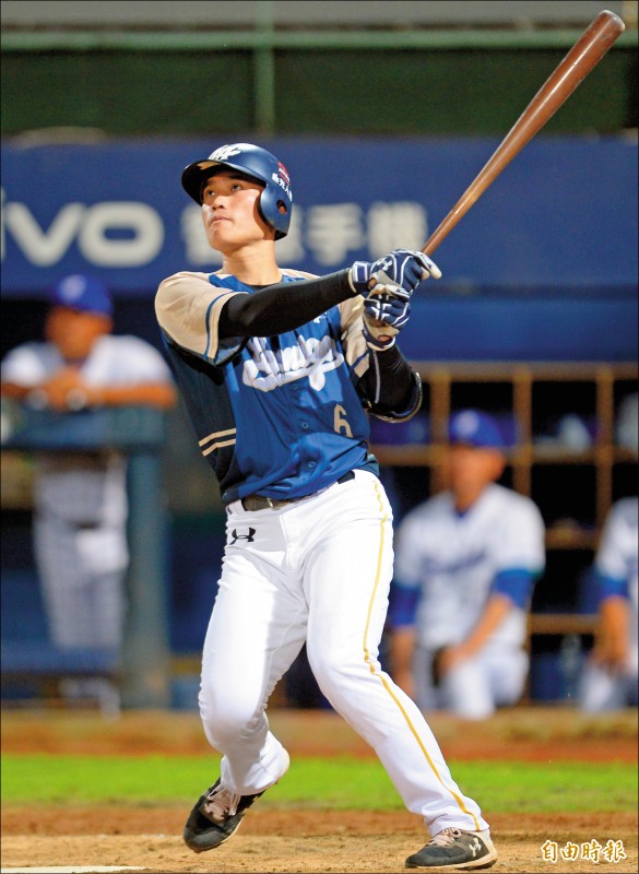 林承飛生涯首次雙響砲，單場進帳6打點，獲選MVP。（記者林正堃攝）