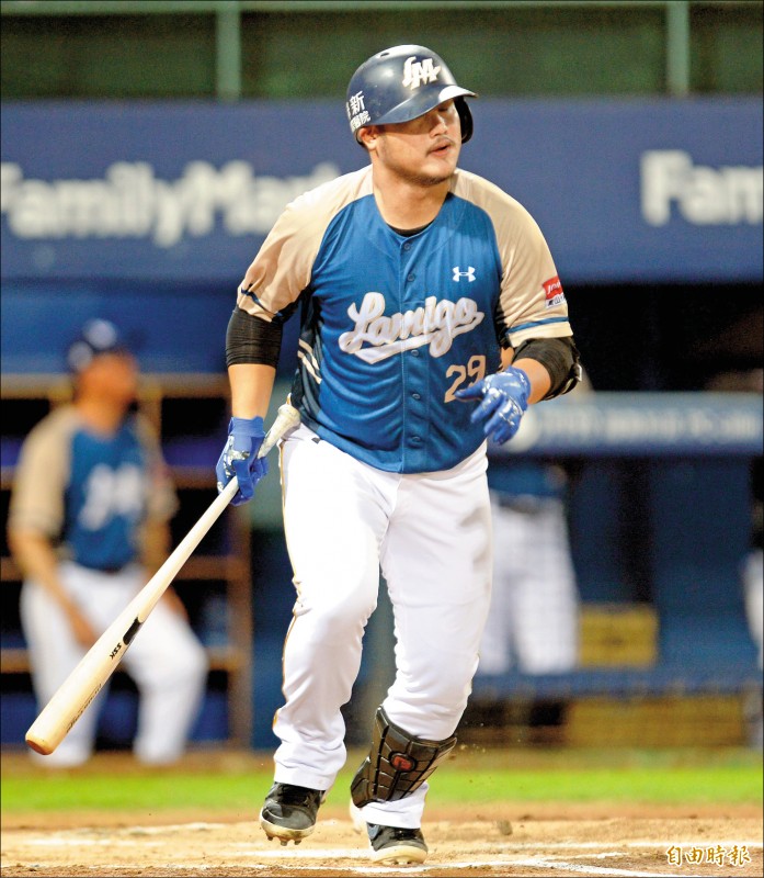 陳俊秀首局敲出3分砲，本季累計18轟。（記者林正堃攝）