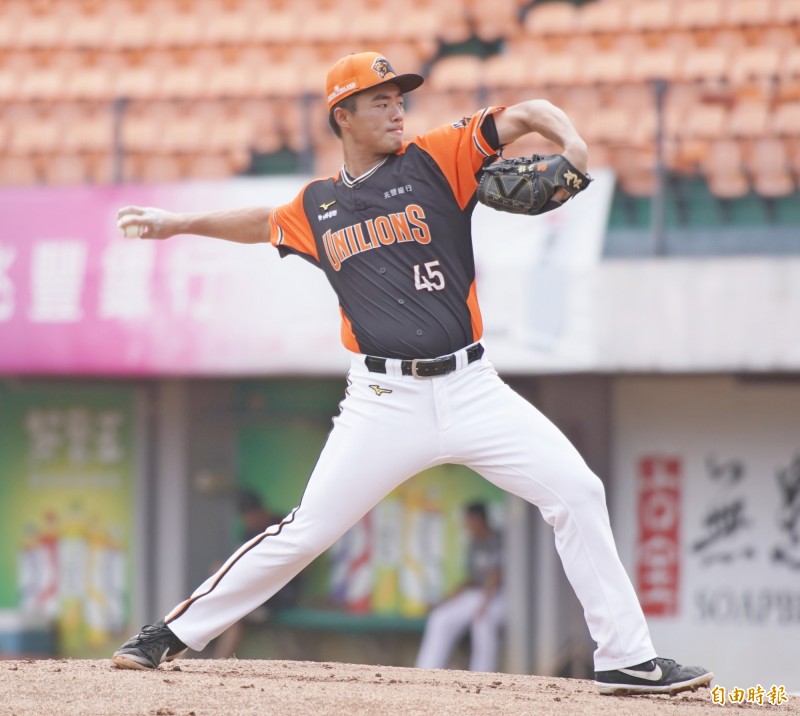 獅隊先發投手施子謙3局失2分退場。（記者黃志源攝）