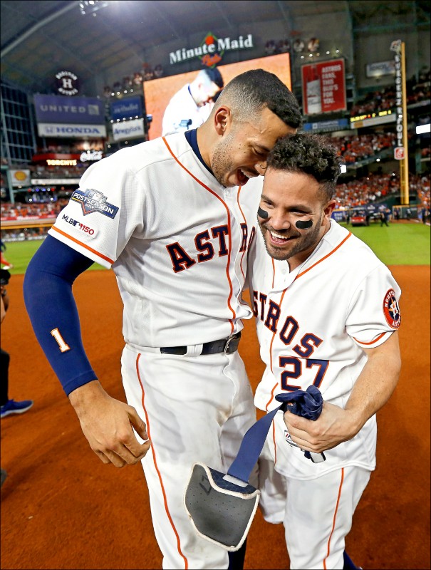 太空人僅花不到50萬就簽下艾圖維（右），成為隊史最有價值的投資。（資料照，法新社）