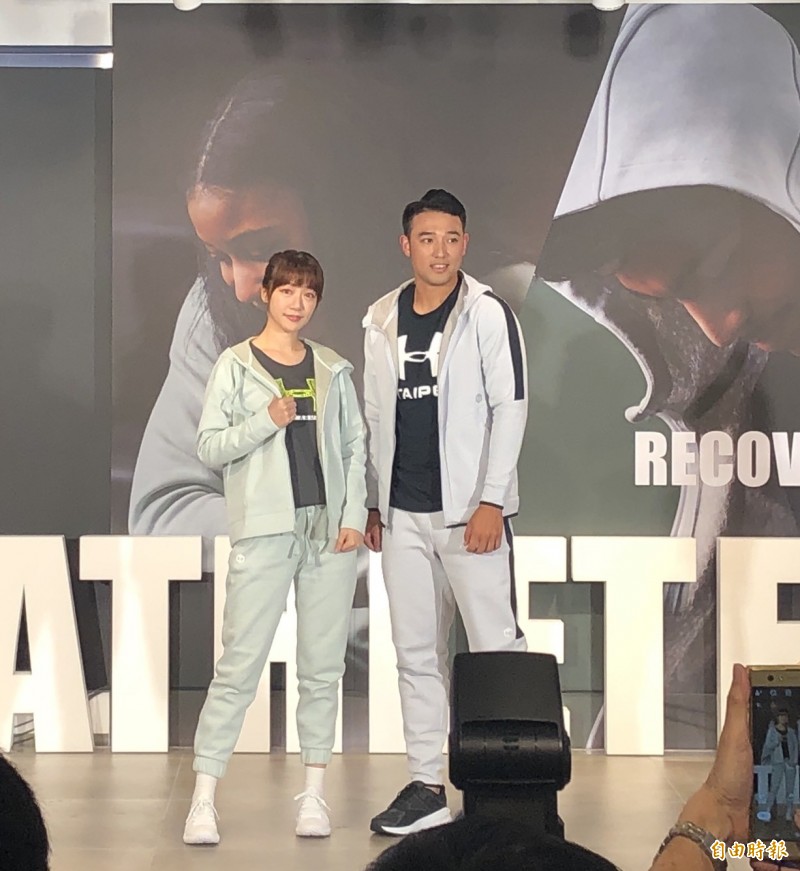 林安可（右）和泱泱（中）一同出席記者會。（記者粘藐云攝）