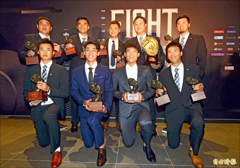 桃猿獲獎者（記者林正堃攝）