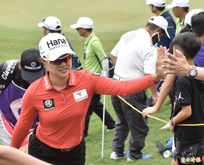 裙襬搖搖LPGA》史上首度延長！「長腿妹」N.柯達驚險二連霸
