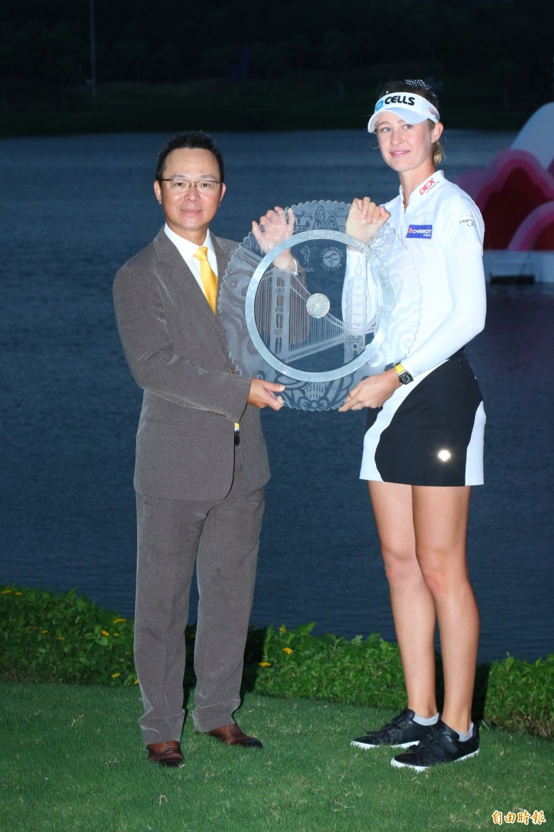 裙襬搖搖LPGA》史上首度延長！「長腿妹」N.柯達驚險二連霸