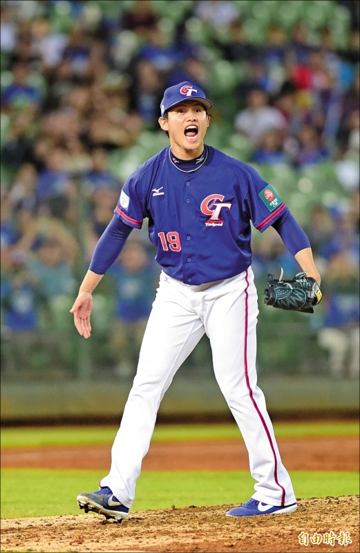 際賽初登板的張奕昨先發7局無失分,率台灣隊以3:0完封委內瑞拉。(記者廖耀東攝) 際賽初登板的張奕昨先發7局無失分,率台灣隊以3:0完封委內瑞拉。(記者廖耀東攝)