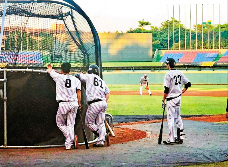 日本隊昨在洲際球場練球。（取自WBSC官方推特）