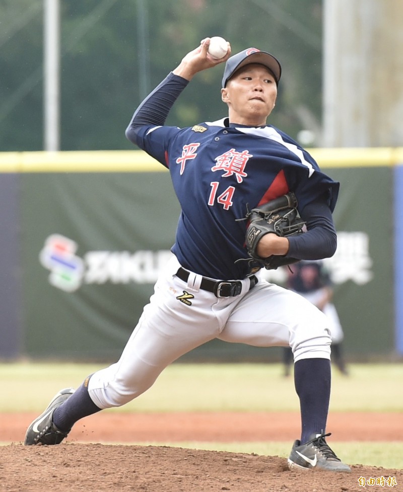平鎮高中投手賴延峰。（記者塗建榮攝）