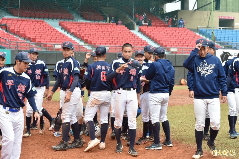 平鎮高中10:3東大體中。（記者塗建榮攝）