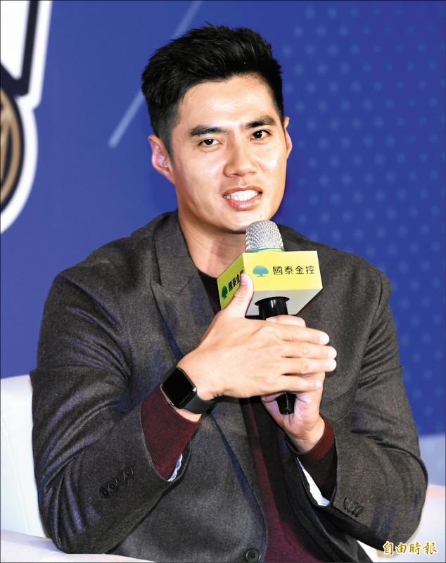 陳偉殷返台記者會,會中表示他不輕易認輸,即使開季從小聯盟出發也沒問題。(記者廖振輝攝) 陳偉殷返台記者會,會中表示他不輕易認輸,即使開季從小聯盟出發也沒問題。(記者廖振輝攝)