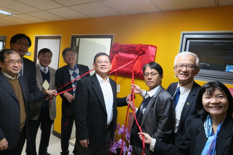 輔仁大學人工智慧發展中心今正式揭牌。（輔仁大學提供）